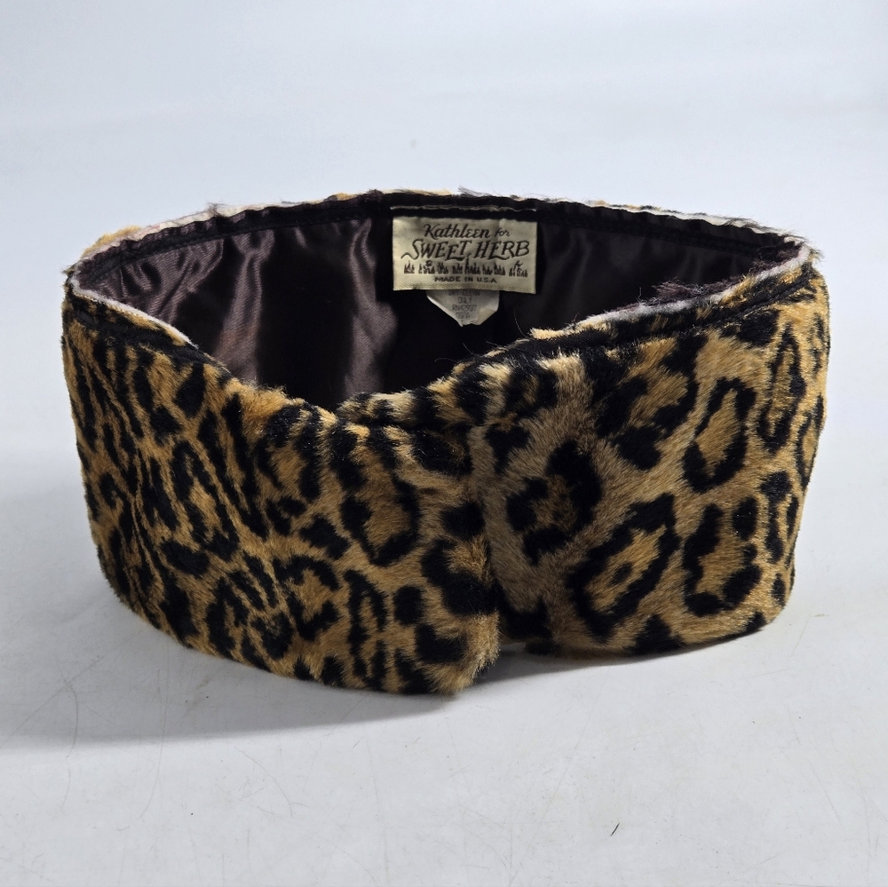 Vintage Leopard Print Collar